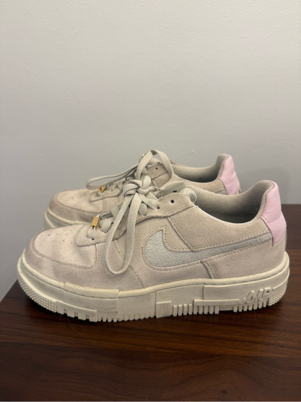 Nike Womens Air Force 1 Pixel Light Bone Regal Pink DQ0827-100 Size 7.5